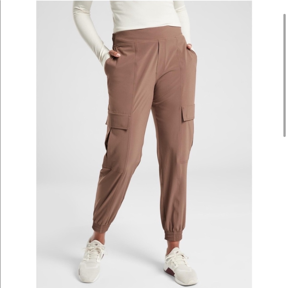 Athleta Chelsea Utility Jogger Lightweight Cargo Pants in Mineral Brown size 6